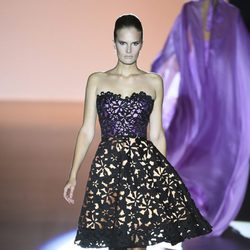 Vestido con flores pintadas de Hannibal Laguna en Madrid Fashion Week primavera/verano 2015