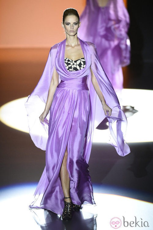 Vestido malva de Hannibal Laguna en Madrid Fashion Week primavera/verano 2015