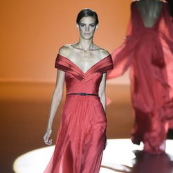 Vestido rojo de Hannibal Laguna en Madrid Fashion Week primavera/verano 2015