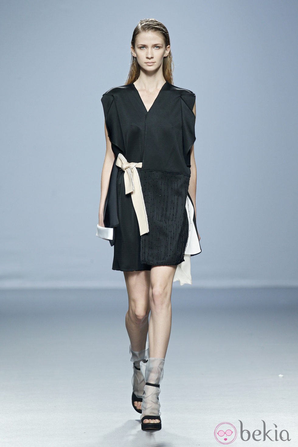Vestido negro con lazo de Miguel Álex en EGO Madrid Fashion Week primavera/verano 2015