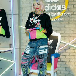 Rita Ora en la promoción de su colección con Adidas