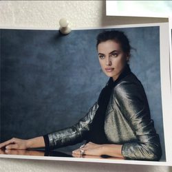 Irina Shayk con una blazer metalizada de Suiteblanco