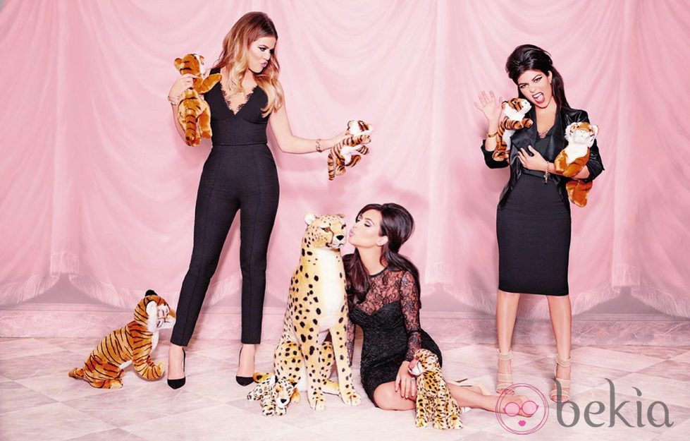 Las hermanas Kardashian posan con su nueva colección para Lipsy
