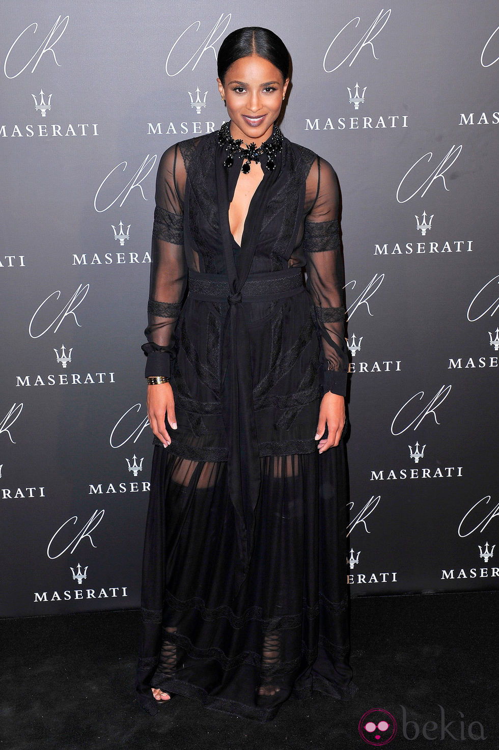 Ciara Hilton con un diseño con transparencias negras
