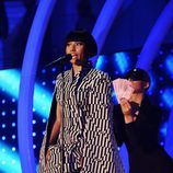 Nicki Minaj lució un vestido y una capa 'black&white' en los MTV EMA 2014