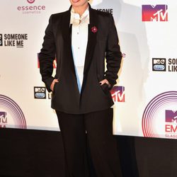 Sharon Osbourne con un look 'black&white' en los MTV EMA 2014