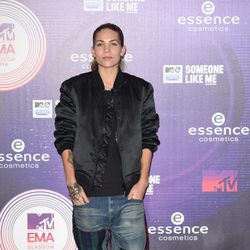 Skyler Grey con un look masculino en los MTV EMA 2014