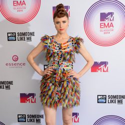 Kiesza lució un look muy colorido en los MTV EMA 2014