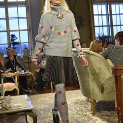 Jersey de punto y falda tableada de la colección pre-fall 2015 de Chanel