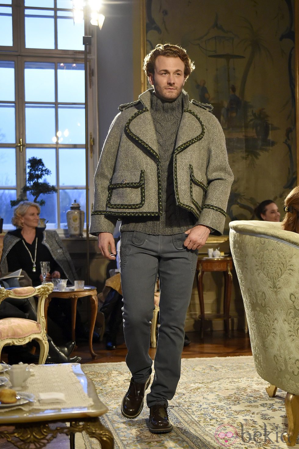 Jersey de punto, chaqueta de tweed y pantalones de la colección pre-fall 2015 de Chanel