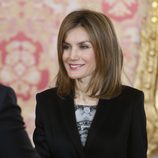 La Reina Letizia luciendo nuevo look durante una reunión en La Zarzuela