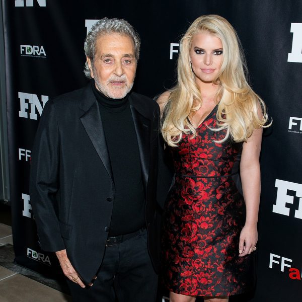 Vince Camuto y Jessica Simpson asisten a los Footwear News Achievement