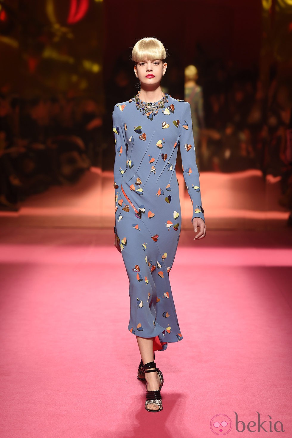 Vestido azul de Schiaparelli en la Semana de la Alta Costura de París primavera/verano 2015