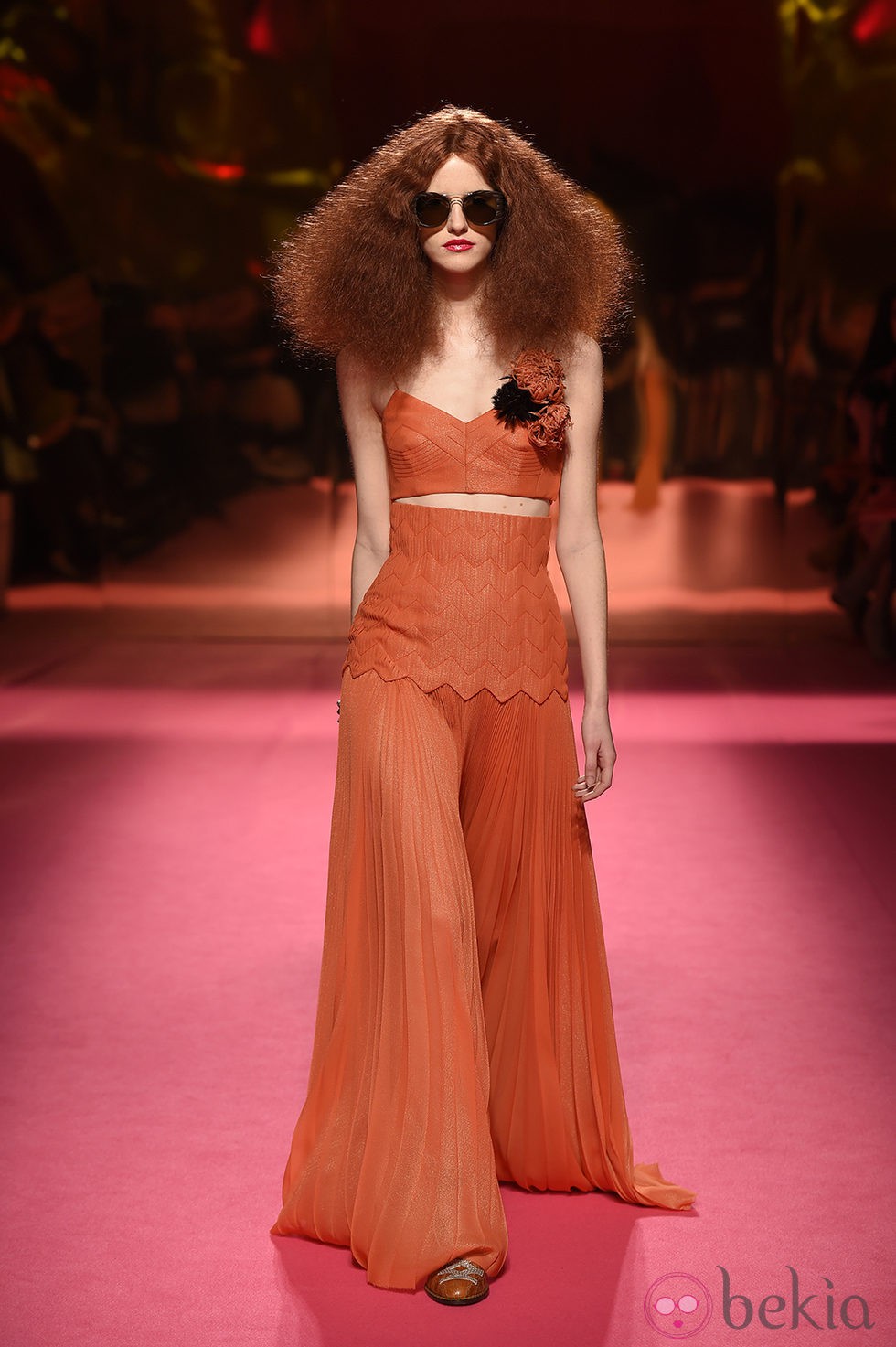 Look naranja de Schiaparelli en la Semana de la Alta Costura de París primavera/verano 2015