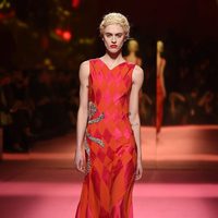 Vestido naranja y rosa de Schiaparelli en la Semana de la Alta Costura de París primavera/verano 2015