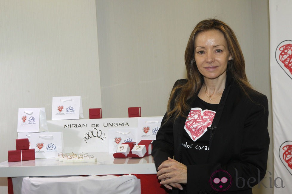 Miriam Ungría presenta un anillo solidario con la Fundación Menudos Corazones