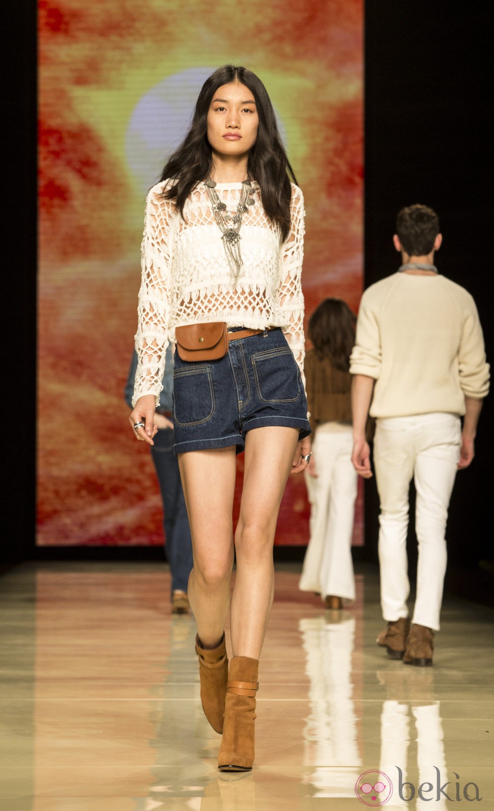 Camisa troquelada y short de cintura alta en el desfile de Mango de la 080 Barcelona Fashion 2015