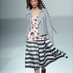 Falda y americana de rayas de Carlos Díez, colección primavera 2012