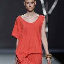 Vestido rojo de la colección primavera 2012 de Sara Coleman en Cibeles