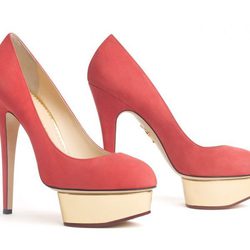 Zapatos rojos de plataforma de Charlotte Olympia