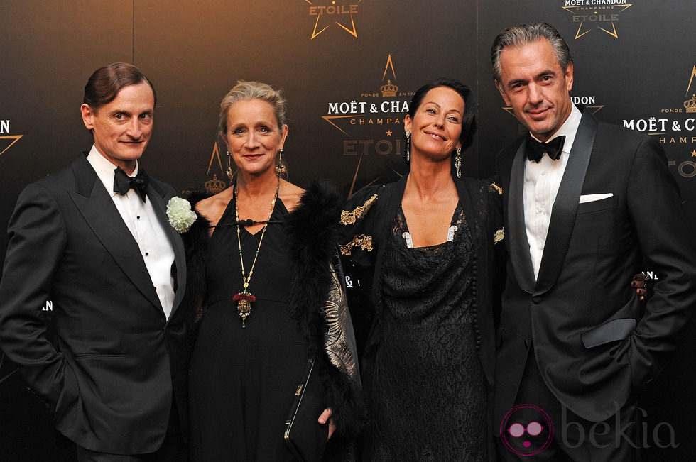 ﻿﻿Hamish Bowles, Lucinda Chamber, Lady Amanda Harlech y Daniel Lalonde  en los premios de la moda Moët & Chandon Étoile en Londres