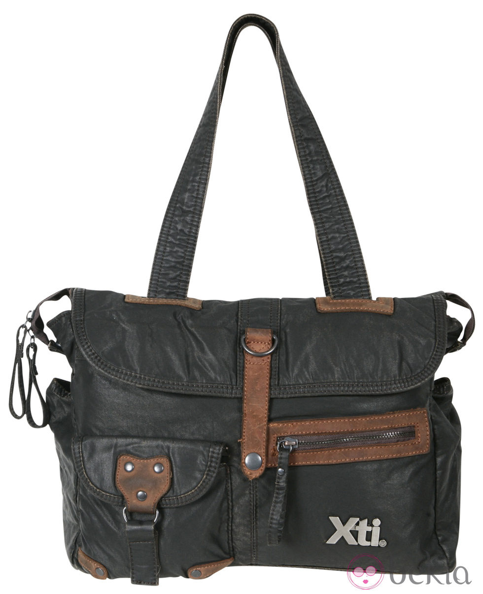 Bolso negro con detalles marrones de la colección otoño/invierno 2011/2012 de Xti