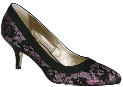 Zapato de tacón rosa con encaje de Lorena Carreras, colección otoño/invierno 2011