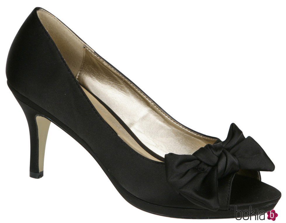 Zapatos peep toe negros con lazo de Lorena Carreras, colección otoño/invierno 2011