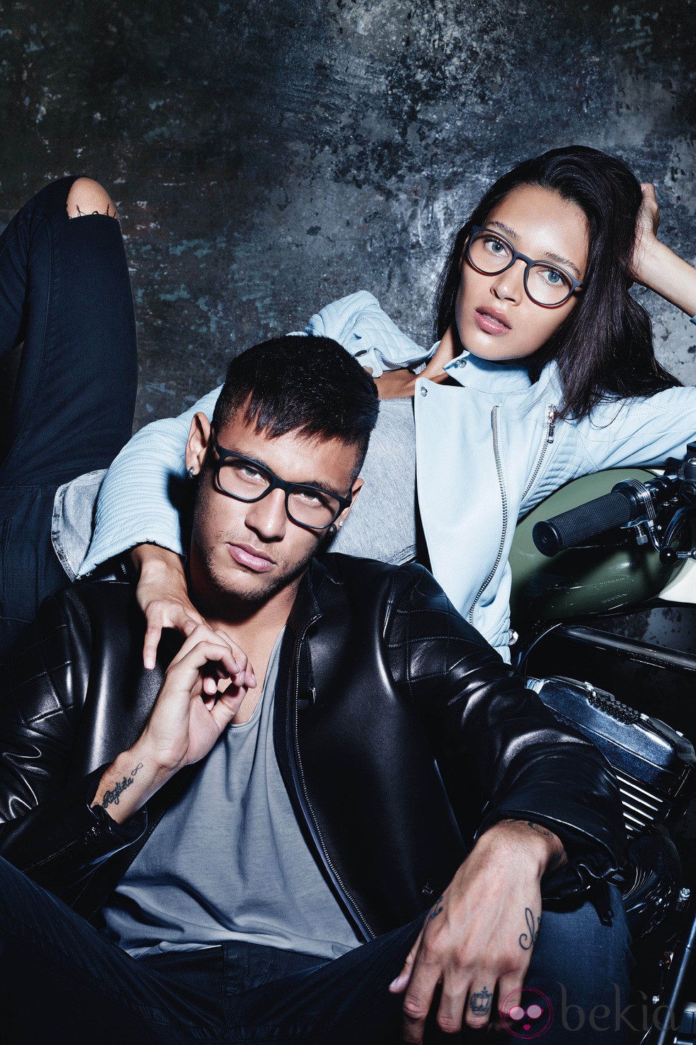 Neymar y Daniela de Jesús con gafas de vista de Police