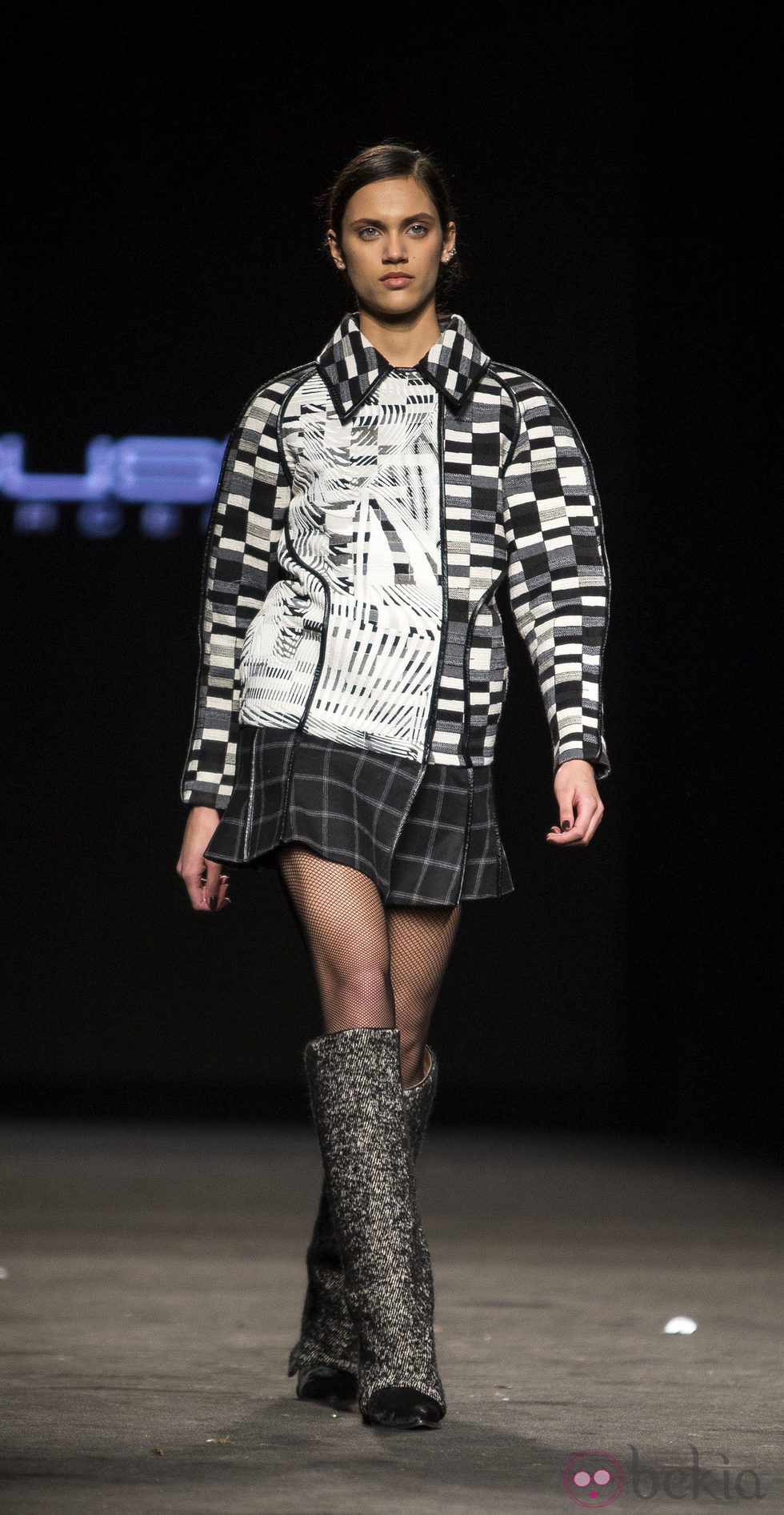 Dalianah Arekion desfilando para Custo Barcelona en la 080 Barcelona Fashion 2015