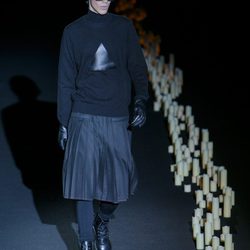Falda y jersey negros de Davidelfin en Madrid Fashion Week para otoño/invierno 2015/2016