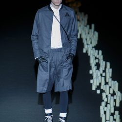 Pantalón corto y chaqueta negros de Davidelfin en Madrid Fashion Week para otoño/invierno 2015/2016