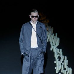 Pantalón corto y chaqueta negros de Davidelfin en Madrid Fashion Week para otoño/invierno 2015/2016