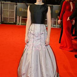 Felicity Jones con un vestido de Dior en la alfombra roja de los BAFTA 2015