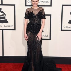 Jessie J con un vestido de Ralph&Russo en la alfombra roja de los Grammy 2015