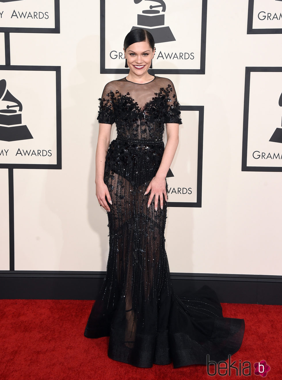 Jessie J con un vestido de Ralph&Russo en la alfombra roja de los Grammy 2015