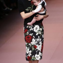Falda y camisa con estampado floral de Dolce & Gabbana en Milán Fashion Week