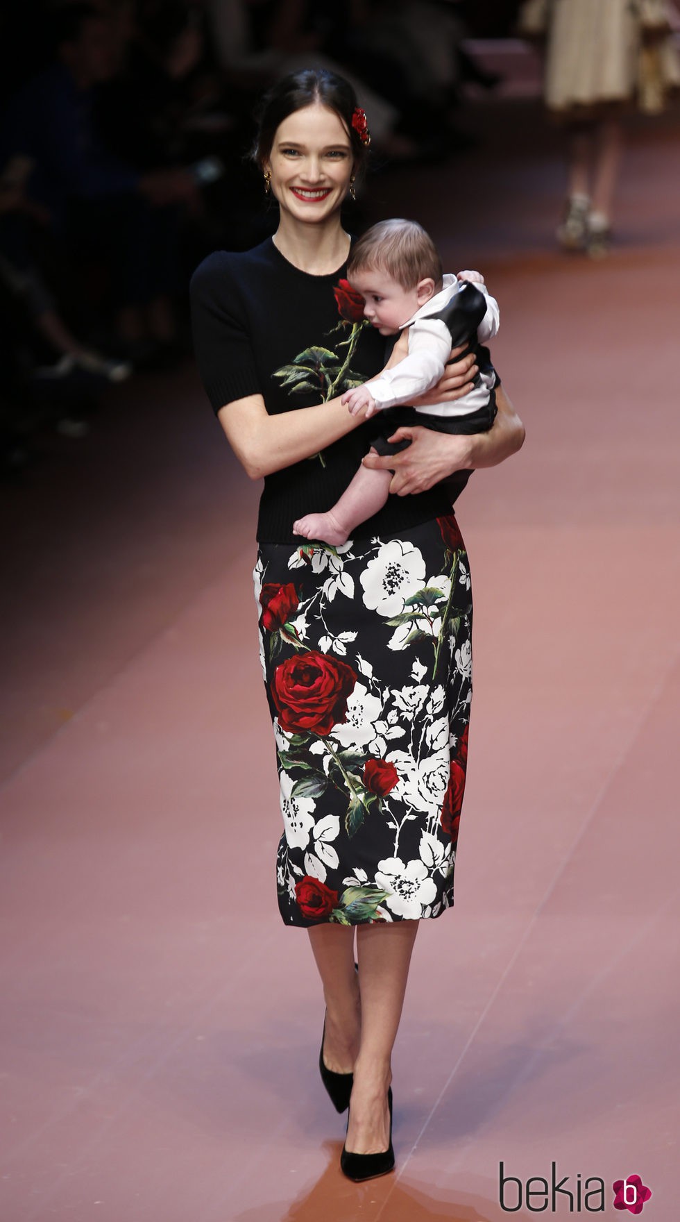 Falda y camisa con estampado floral de Dolce & Gabbana en Milán Fashion Week