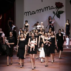 Dolce & Gabbana se inspira en la 'mamma' italiana para su pasarela Milán Fashion Week
