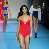 Bañador rojo de Etam en la antesala de la pasarela Paris Fashion Week 2015