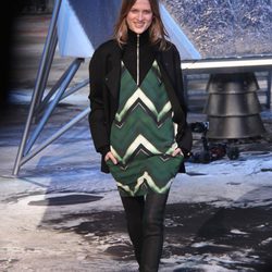 Vestido de estampado geométrico de H&M en Paris Fashion Show otoño/invierno 2015/2016