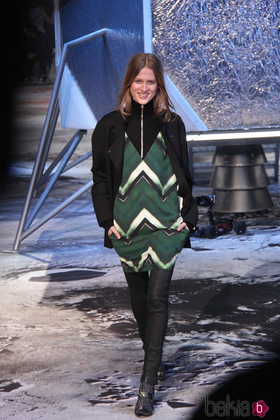 Vestido de estampado geométrico de H&M en Paris Fashion Show otoño/invierno 2015/2016