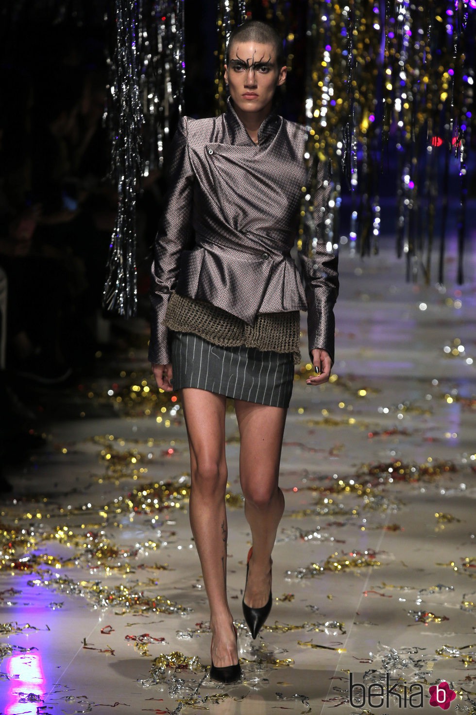 Chaqueta estampada y falda de rayas de la colección otoño/invierno 2015 de Vivienne Westwood