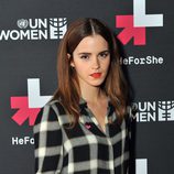 Emma Watson con una camisa de cuadros