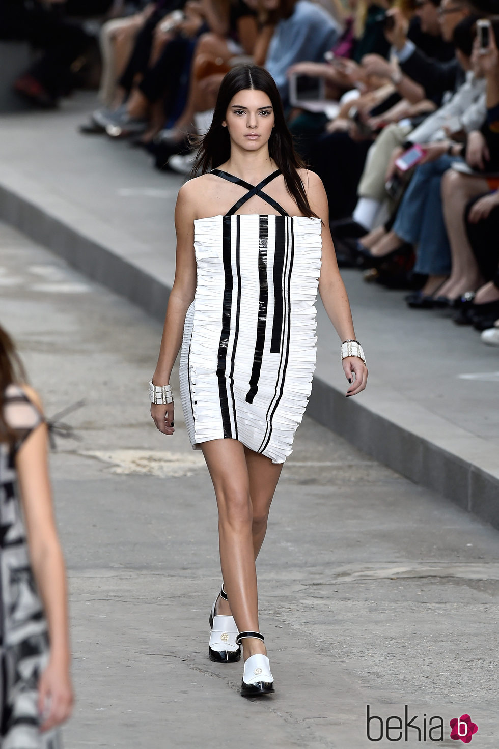 Kendall Jenner con un vestido de Chanel en la Semana de la Moda de París primavera/veramo 2015
