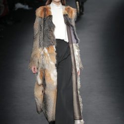 Abrigo de pieles de la colección otoño/invierno 2015 de Valentino en Paris Fashion Week