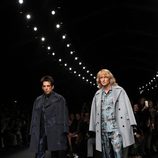 Ben Stiller y Owen Wilson desfilando con la colección otoño/invierno 2015 de Valentino en Paris Fashion Week