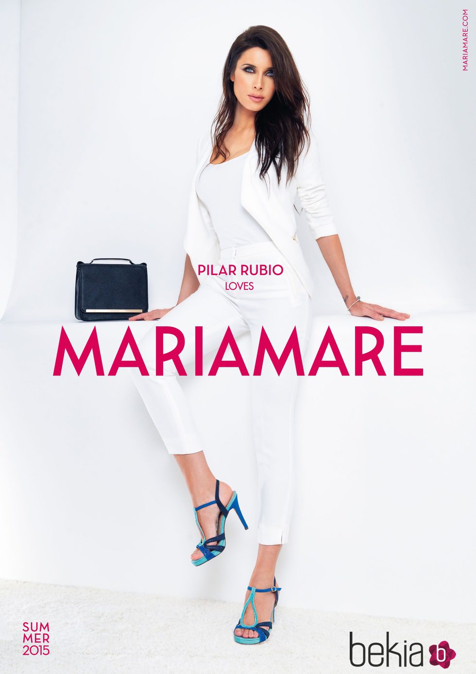 Pilar Rubio con sandalias azules de tacón de la colección primavera/verano 2015 de Maria Mare