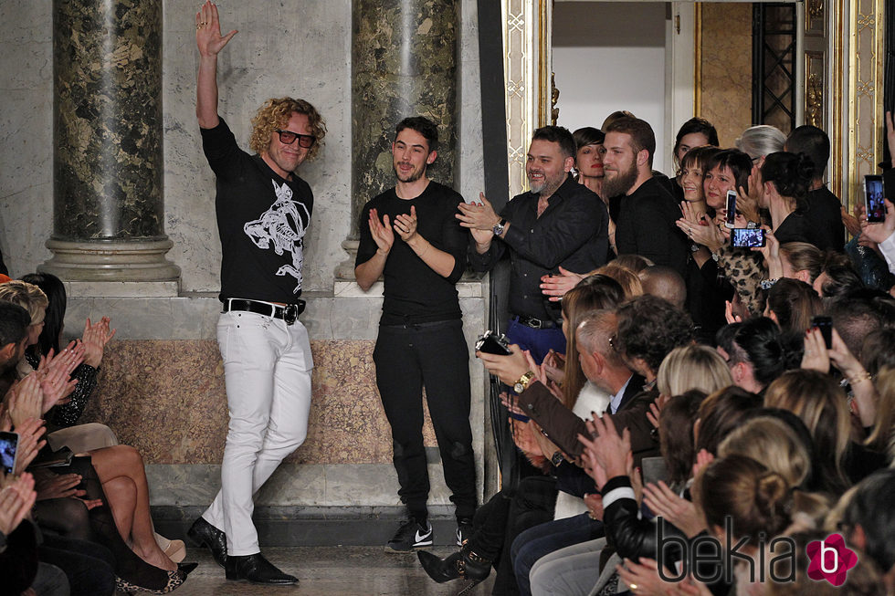 Peter Dundas tras el desfile de Emilio Pucci en la Milán Fashion Week 2015