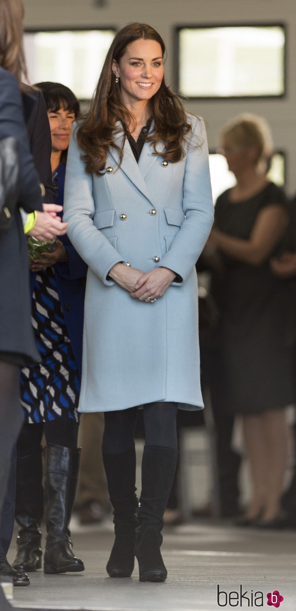 Kate Middleton con un coat dress azul